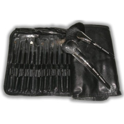 Trousse noire avec 28 pinceaux de maquillage ME Basics
