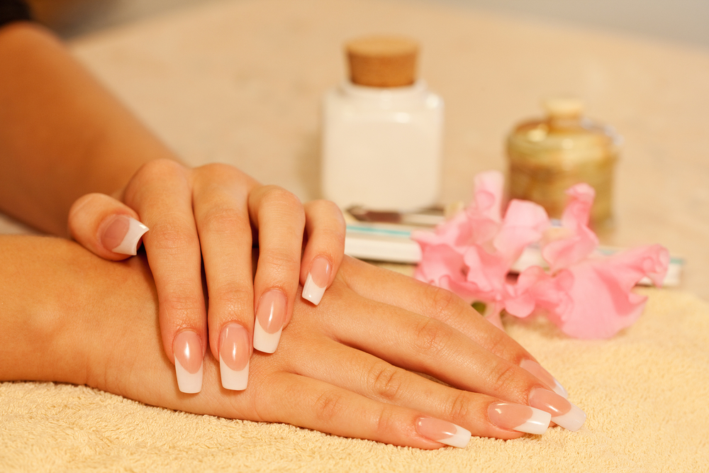 Uñas acrílicas o uñas de porcelana: diferencias y beneficios