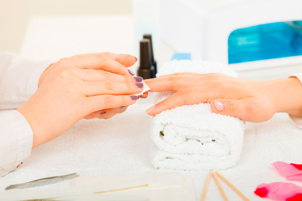Uñas de gel: Todo lo que debes saber + Cómo aplicarlas en 6 sencillos pasos